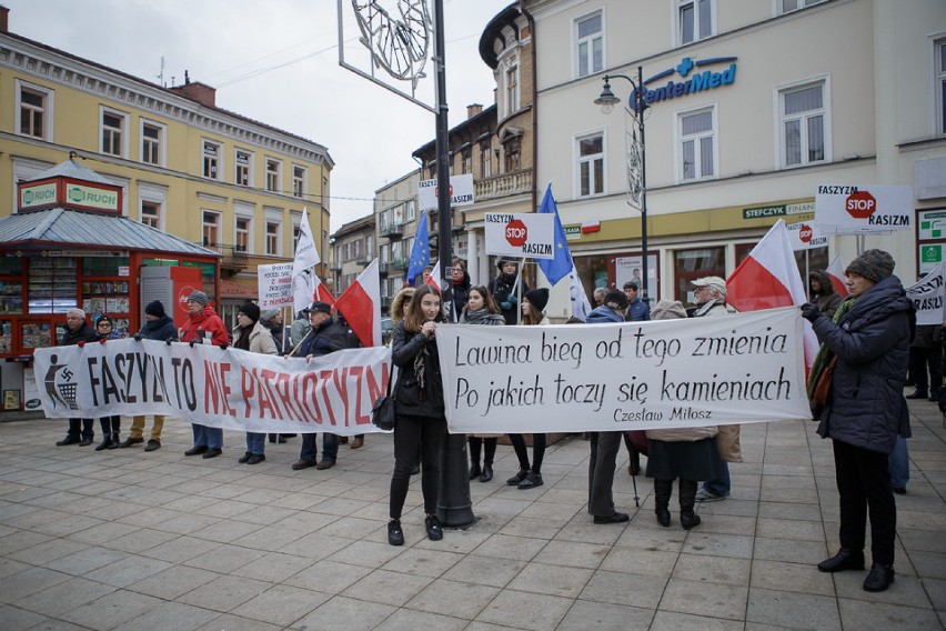 Tarnów. Marsz "Stop narastającemu nacjonalizmowi, rasizmowi i faszyzmowi"