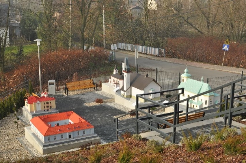 Park Miniatur w Bestwinie. Na początek pałac Habsburgów i cztery kościoły [ZDJĘCIA]