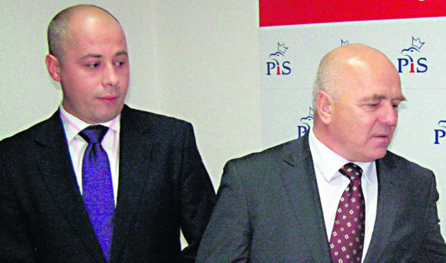 Poseł Jacek Pilch (na zdjęciu z lewej) od poniedziałku jest członkiem stowarzyszenia Polska Jest Najważniejsza