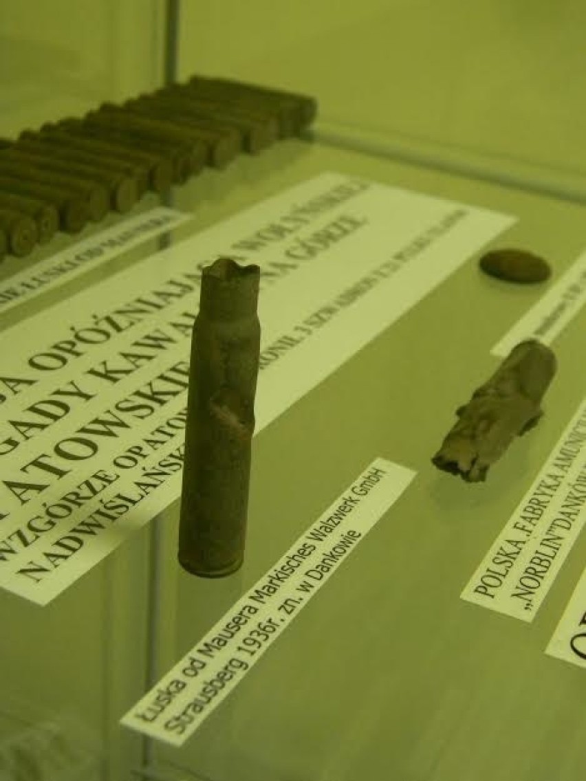 Wystawa eksponatów wojennych w Krzepicach