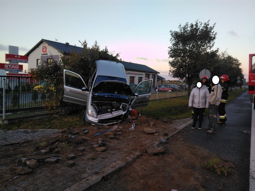 Wypadek w Sieńcu. 52-letnia kobieta zasnęła za kierownicą [ZDJĘCIA]