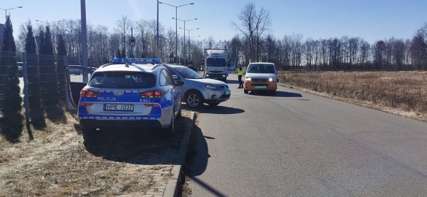 Częstsze kontrole pojazdów w powiecie jarosławskim. Policjanci w ten sposób chronią uchodźców wojennych! [ZDJĘCIA]