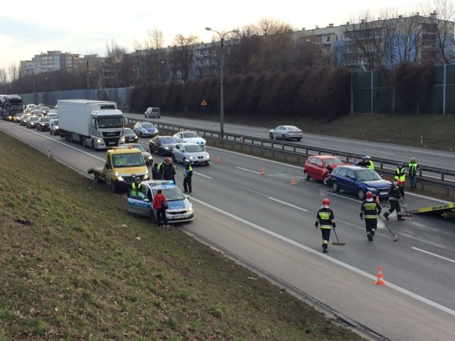 Dramatyczny wypadek na S86 w Sosnowcu zablokował całkowicie przejazd do Katowic