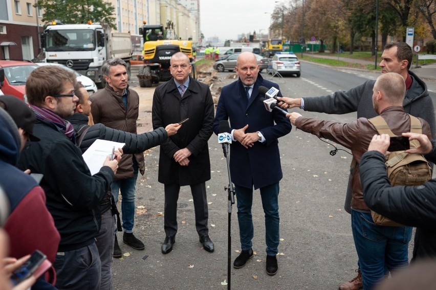 Odtwarzają Górczewską na Woli. Zwężone jezdnie i więcej miejsc dla rowerów. Otwarcie pod koniec roku