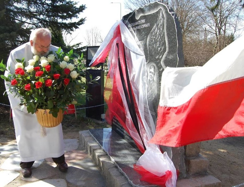 Mija dziesięć lat od katastrofy w Smoleńsku. Archiwalne zdjęcia z 2010 roku