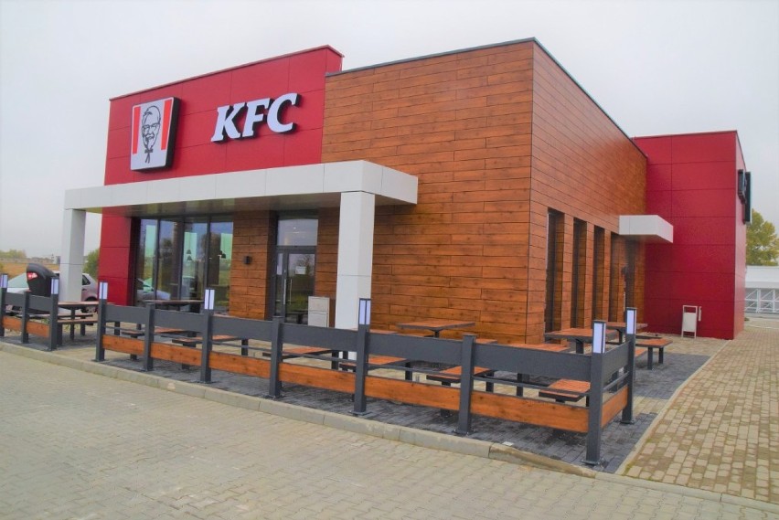 KFC pod Gnieznem są już otwarte. Są na MOP w Pierzyskach i Łubowie