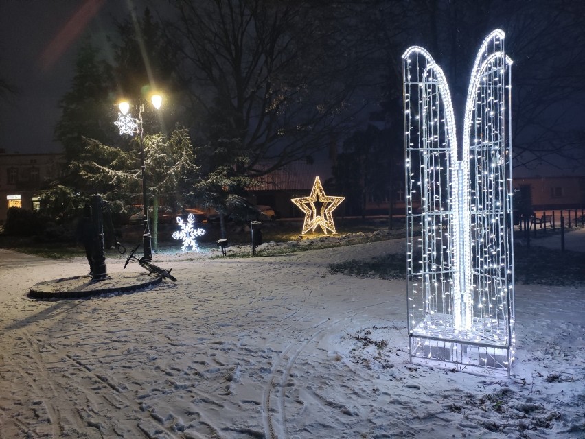 Gołańcz. Świąteczne iluminacje rozbłysły na Rynku w Gołańczy. Zobacz zdjęcia 