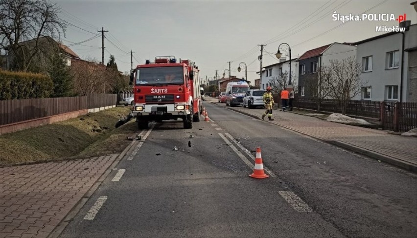 Wypadek w Ornontowicach. 52-letni motocyklista z podejrzeniem ciężkich urazów trafił do szpitala. Są wstępne ustalenia policji