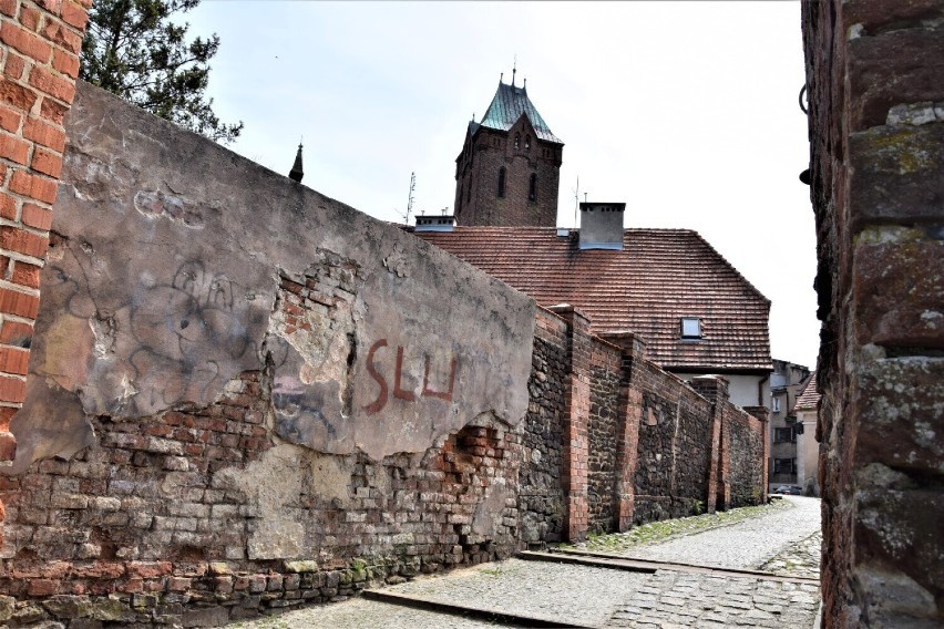 Urokliwa Byczyna jest miastem położonym 140 kilometrów od...