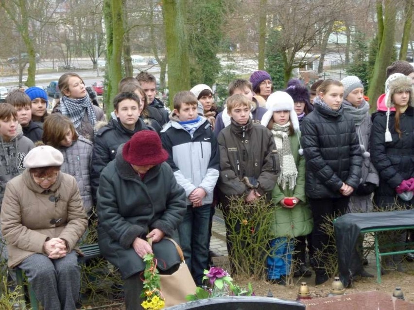 Capstrzyk ku czci powstańców na chodzieskim cmentarzu [WIDEO]