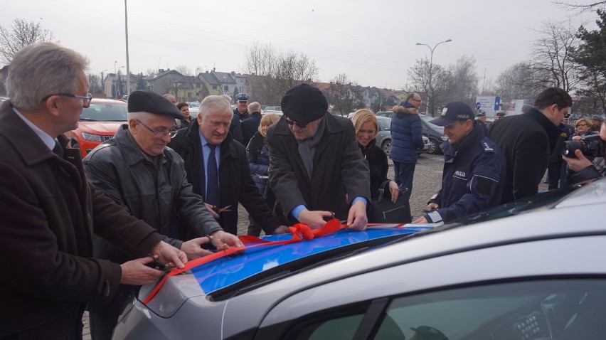 Nowe radiowozy dla policji w Tomaszowie, Rokicinach i Czerniewicach. Policja podsumowała też efekty swojej pracy