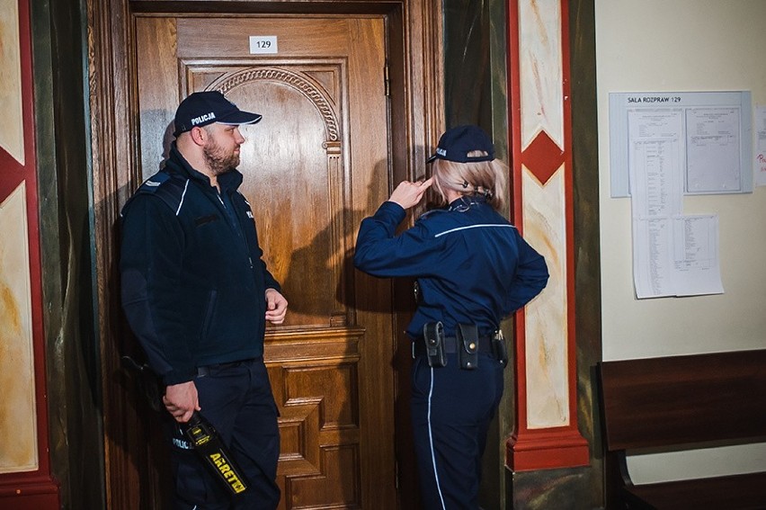 Zabójca Adamowicza na cztery tygodnie trafi pod obserwację psychiatrów