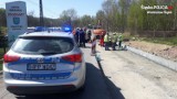 Wypadek w Mszanie. Na ulicy Turskiej koparka najechała na nogi 36-latka. Lądował LPR