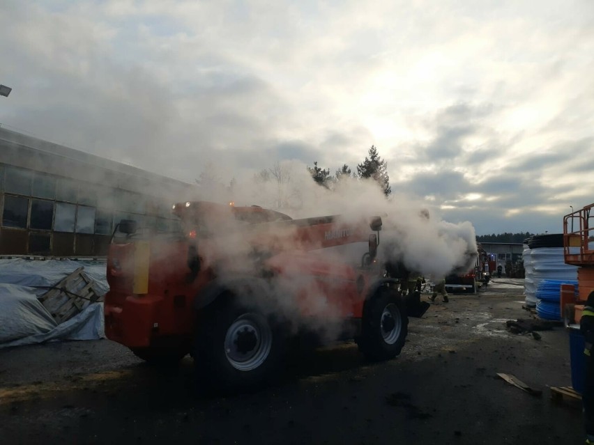 Pożar hali magazynowej w Janowie Lubelskim. Akcja gaśnicza trwała 7 godzin