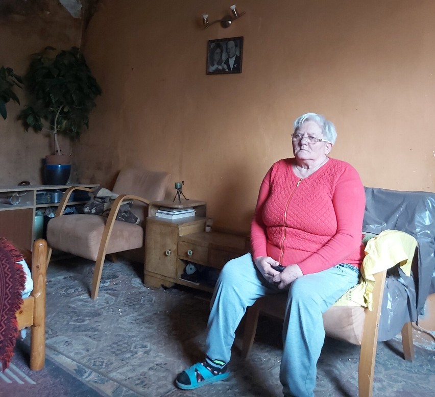 69-latka z Cząstowa mieszka w tragicznych warunkach. Trzeba dokończyć remont domu