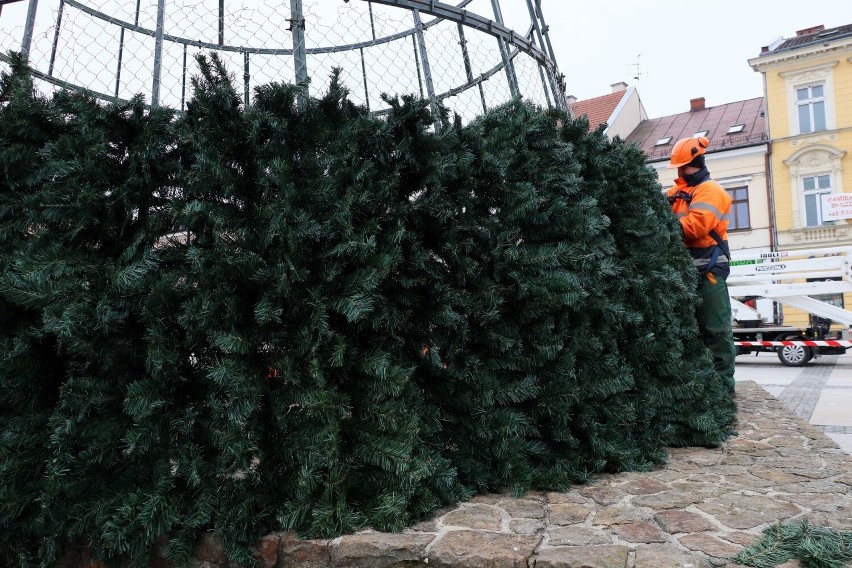 Orszak świętych Mikołajów przejdzie przez Kielce. W grudniu wiele innych świątecznych atrakcji w mieście. Zobacz zdjęcia