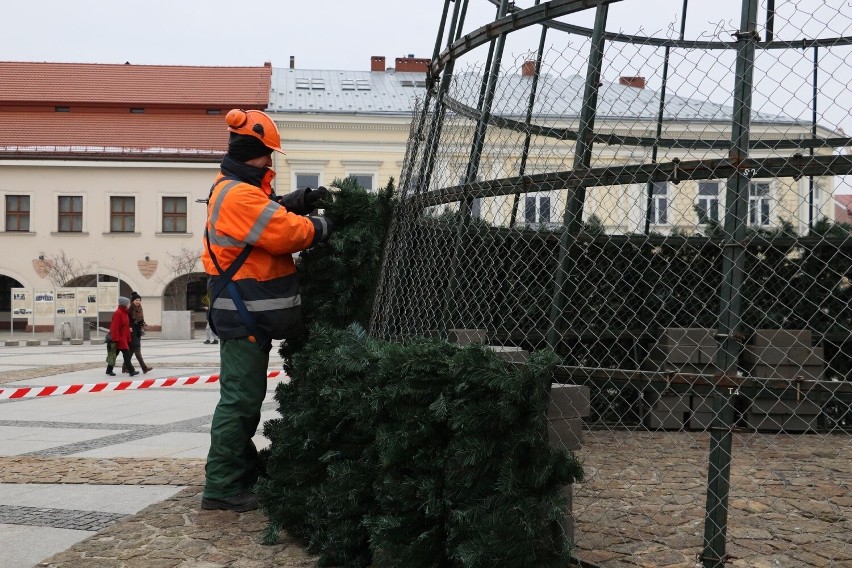 Orszak świętych Mikołajów przejdzie przez Kielce. W grudniu wiele innych świątecznych atrakcji w mieście. Zobacz zdjęcia