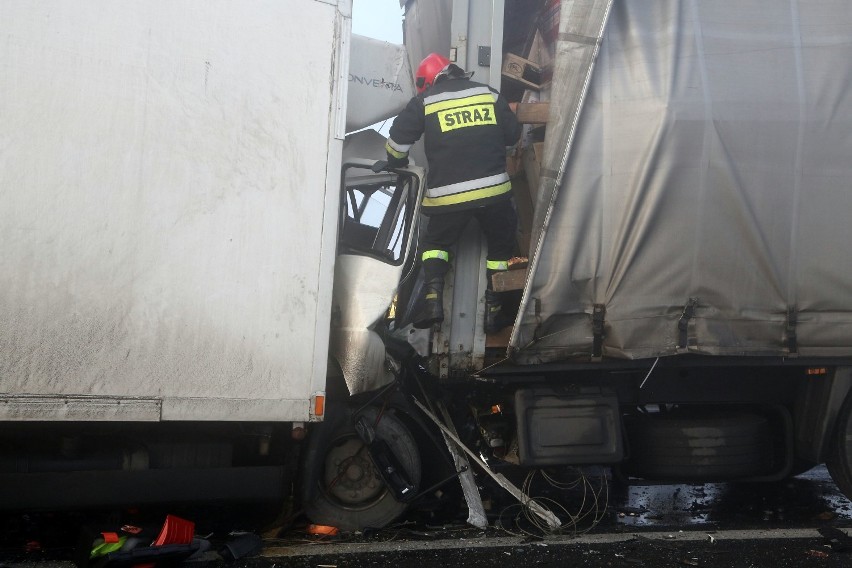 Karambol na A1 pod Piotrkowem: Prokuratura umorzyła śledztwo...