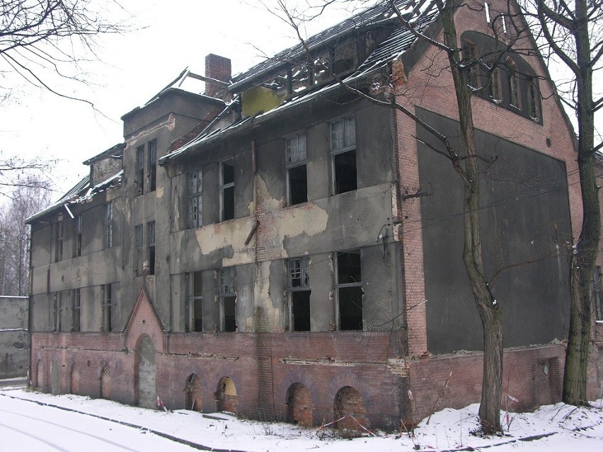 Orzegów: CIS miał być przy ul. Bytomskiej. Dziś rozbierają ten budynek