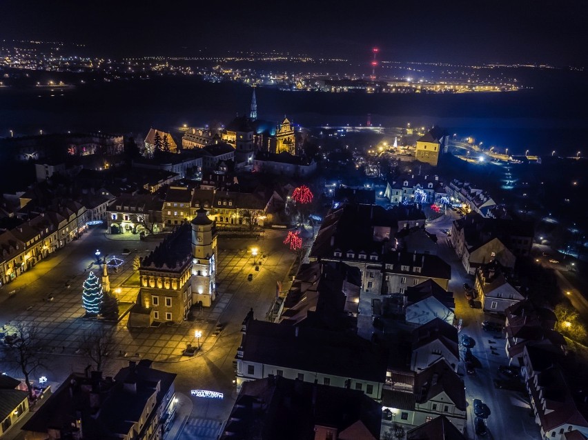 Przepiękny świąteczny Sandomierz nocą! Zobacz niezwykłą galerię zdjęć z drona