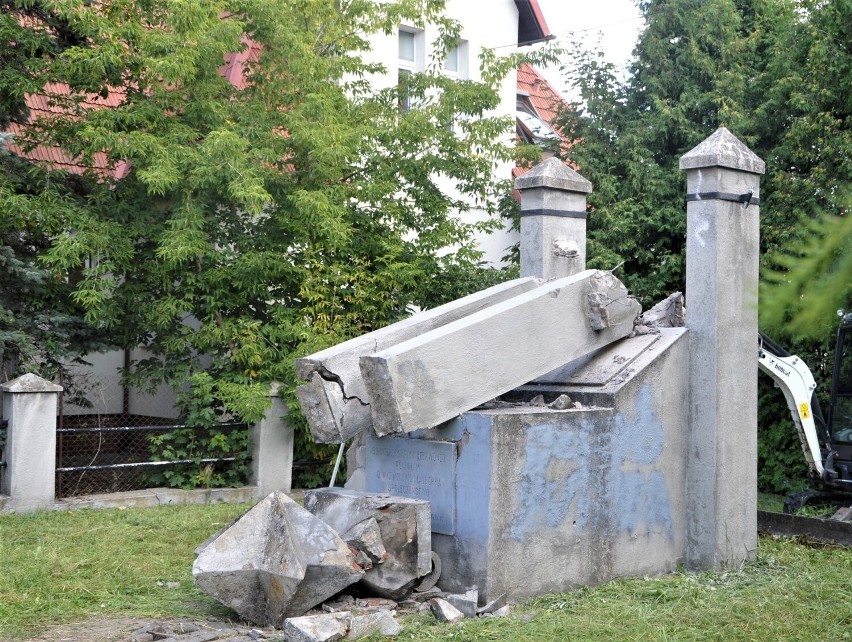 Rozebrany pomnik "z gwiazdą" w Malborku zastąpi nowy obelisk