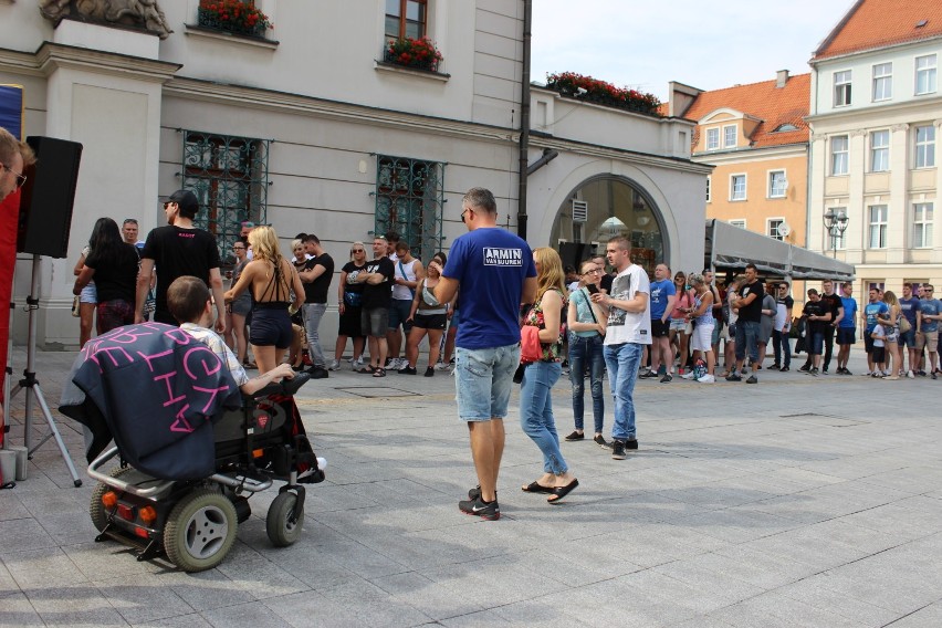 Fani Armina van Buurena spotkali się na Rynku w Gliwicach