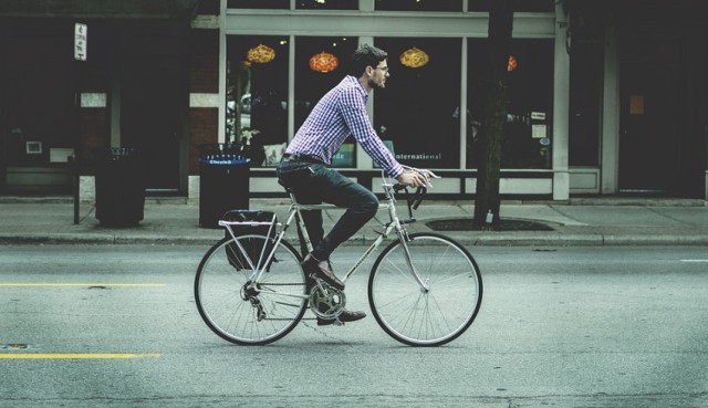 "Wojenki" pomiędzy rowerzystami, a pieszymi. Czy jedni i drudzy potrafią się dogadać?