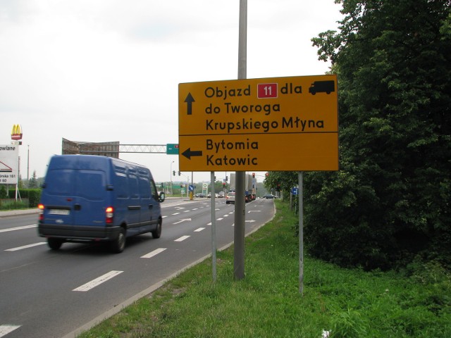 Remont DK11 między Pustą Kuźnicą, a Lublińcem miał miejsce w 2012 roku. Wtedy droga została tam zamknięta na kilka miesięcy i wprowadzono objazdy, nawet już w Tarnowskich Górach