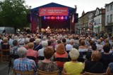 Wielki Koncert Miejski na ostrowskim Rynku i medal "Labor Omnia Vincit" dla prezydent Beaty Klimek