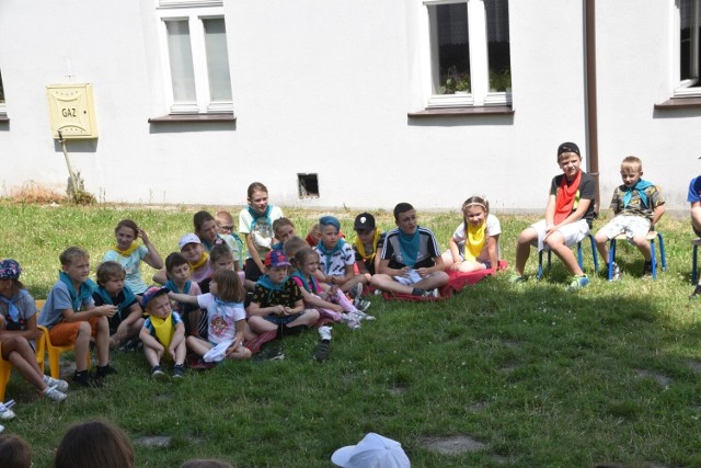 W Ognisku Wychowawczym w Jędrzejowie, jak co roku, odbywają się półkolonie dla dzieci i młodzieży. Zobaczcie jak bawiono się w pierwszych dniach na kolejnych slajdach