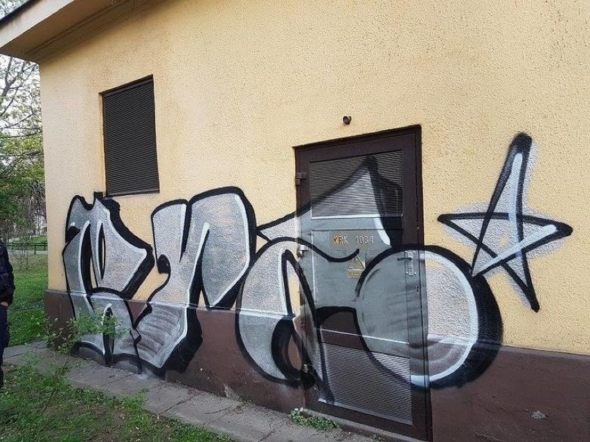 Kraków. Świeżo wyremontowane budynki padają ofiarami pseudografficiarzy. Sprawców ściga policja