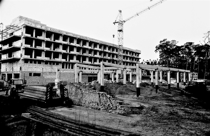 Zaawansowana budowa ośrodka „Lotu w Ustce wiosną 1991 r.