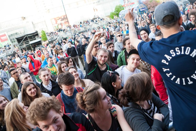 Warsaw Challenge to wydarzenie jedyne w swoim rodzaju - najważniejsza w Polsce i zarazem jedna z największych w Europie impreza tego typu. To doskonała okazja, aby poznać wszystko, co w kulturze hip-hop najlepsze - taniec, muzykę i freestyle. Przez dwa dni majowego weekendu, 7-8 maja, widzowie będą mogli podziwiać potyczki najlepszych b-boyów z kraju i ze świata. Na scenie pojawią się również gwiazdy polskiego i światowego rapu. 

Zobacz więcej: Warsaw Challenge 2016. Wystąpi m.in. członek legendarnego Wu-Tang Clanu!