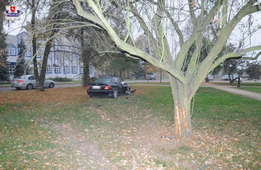 Pijani kierowcy w Zamościu i Niedzieliskach. Jeden wjechał w drzewo i poszedł do domu, drugi szarżował motocyklem po polach