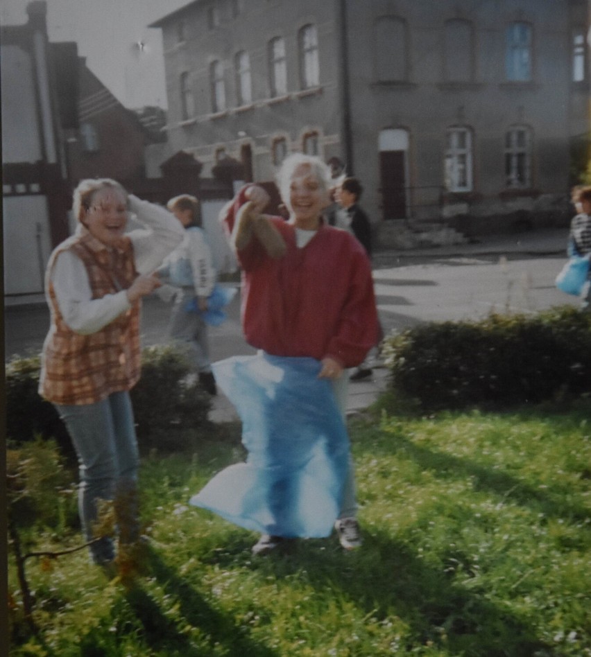 Kronika Szkoły Podstawowej nr 6 w Malborku (odc. 7). Widać też, czym na przełomie XX i XXI wieku żyło miasto