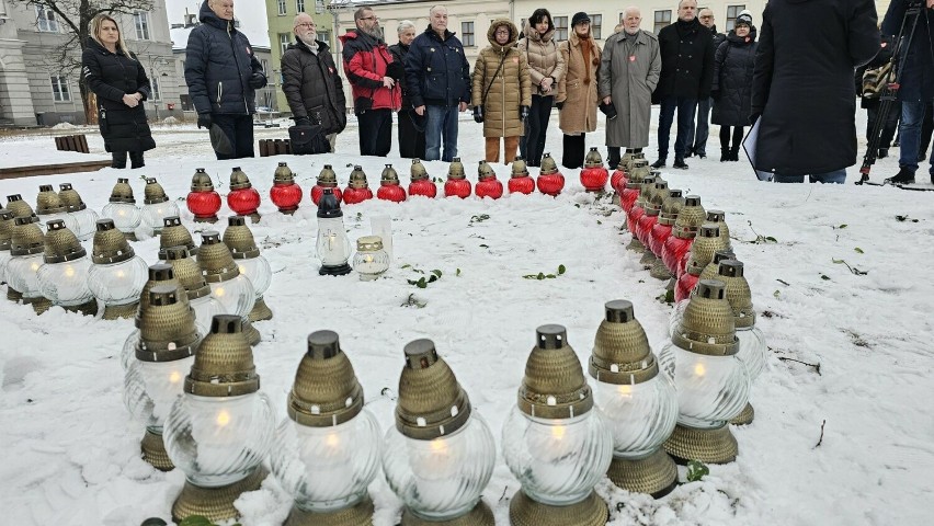 W ciszy i zadumie kielczanie uczcili pamięć zmarłego prezydenta Gdańska Pawła Adamowicza