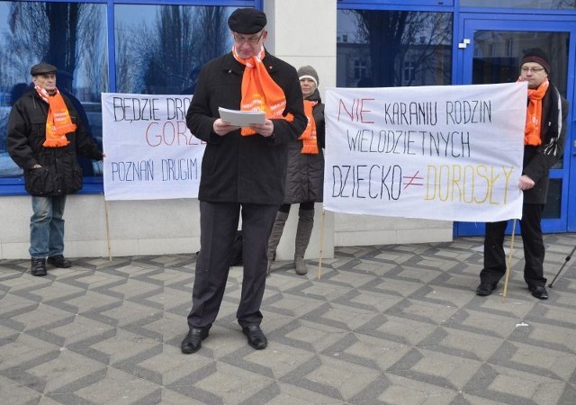 Działacze Ruchu Palikota protestowali przeciwko planowanym podwyżkom opłat za wywóz śmieci