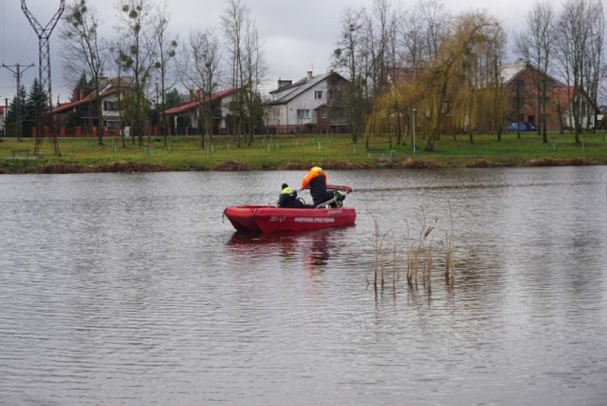 Trwa przeszukiwanie zbiornika wodnego Lipówka - do poszukiwania zaginionego Ireneusza Matysiaka włączył się prywatny detektyw