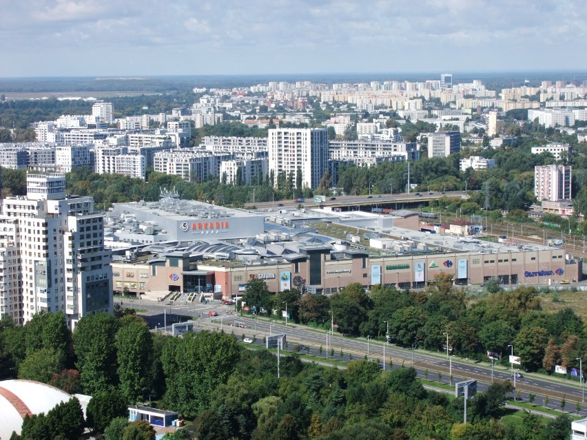 Centrum Handlowe Arkadia mieści się przy alei Jana Pawła II...