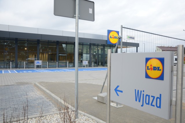 Nowy supermarket powstał w miejscu dawnego dworca autobusowego