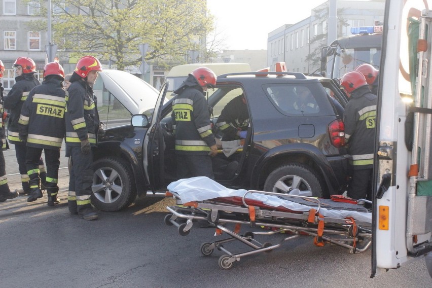 Wypadek na ul. Zgierskiej w Łodzi. Dwie osoby w szpitalu [ZDJĘCIA]