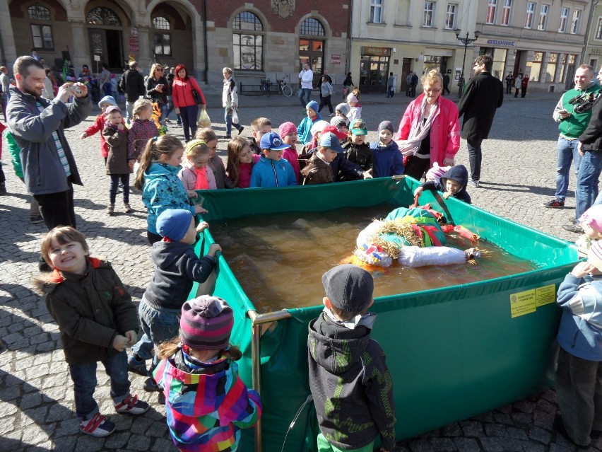 Topienie marzanny w Tarnowskich Górach na Rynku