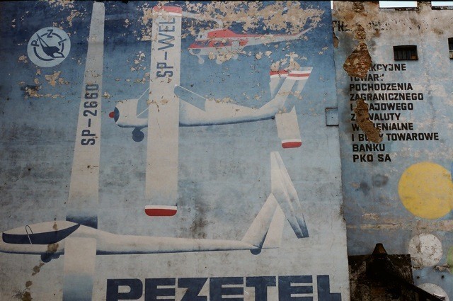 Murale z PRL: Pezetel, zdjęcie z 1988r.