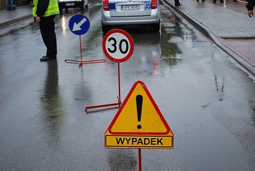 Wypadek w Sokołowie Małopolskim. Kierujący renaultem thalia...