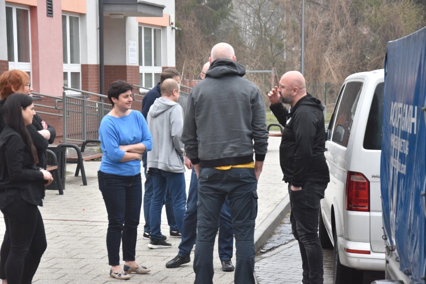 Malbork. Dzieci z Ukrainy dostały wsparcie od rówieśników z Niemiec. Przyjechał transport ze szkoły w Velbert 