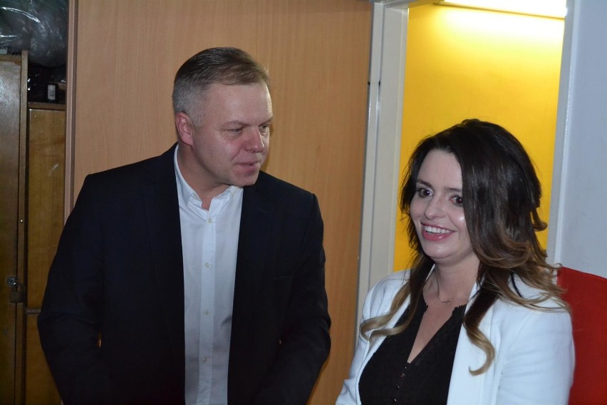 Burmistrz Jerzy Zakrzewski i dyrektor MOK Olga Skwara. Listopadowy koncert "Zew wolności" w Kłobucku