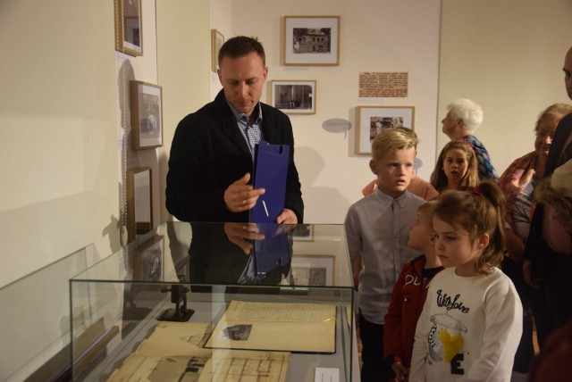 Pozdrowienia z Czułowa, wystawa w Muzeum Miejskim w Tychach. Oprowadzanie autorskie