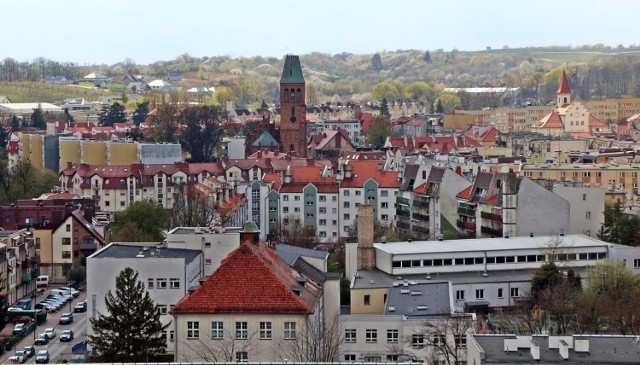 Widoki z wieży bazyliki trzebnickiej zapierają dech w piersiach.