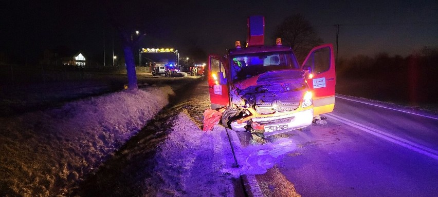 Starkowa Huta. BMW zderzyło się z mercedesem na krajowej 20