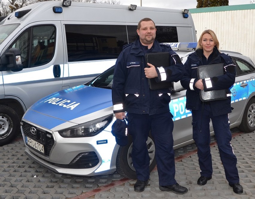 Policjanci dzielnicowi podczas swojej służby udzielili...